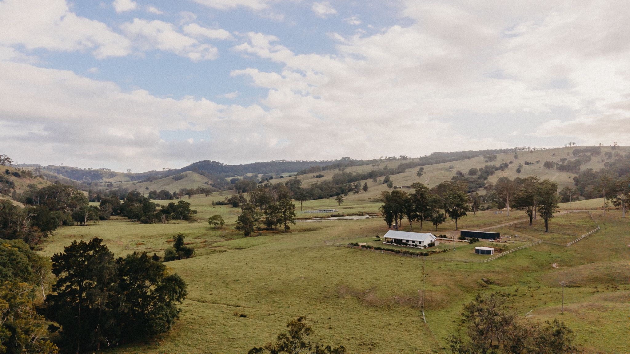 Wallaringa Farm countryside and accommodation surrounded by rolling green hills